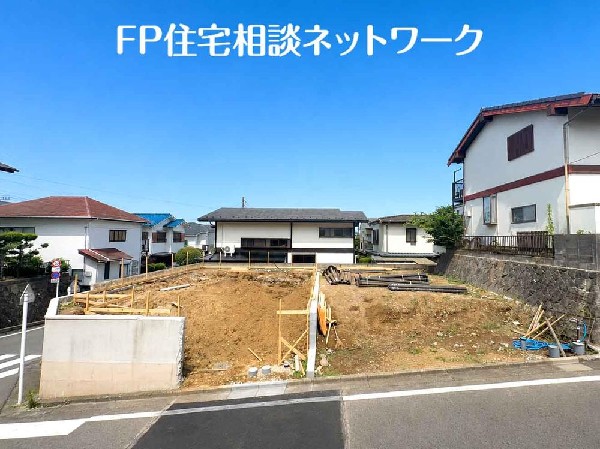 外観:窓枠から切り取られたまるで写真のような澄み切った光景。季節の移り変わりとともに、ゆっくりと愛でる時のありがたみ。