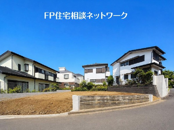 外観:毎日のお散歩も快適な緑に恵まれたエリアは伸び伸びスローライフを叶えてくれます。自然豊富な季節の移ろいを身近に感じられる環境でストレスフリーな生活をお送りください。