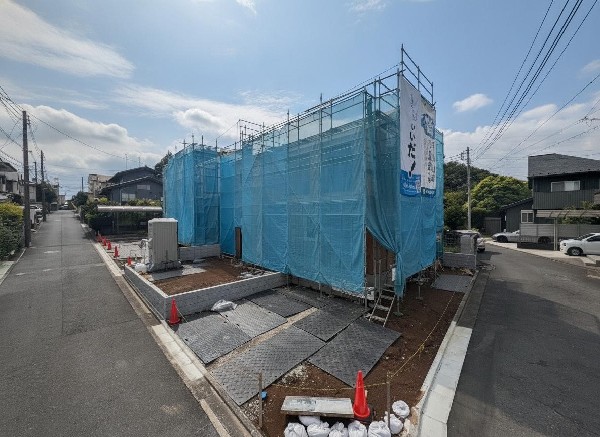 外観:日当たりが良く開放感のある角地です