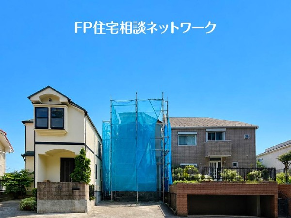 外観:日当たりも風通しも良好。駅チカながら落ち着いた街並みに包まれ、四季の移ろいを感じながら心地よく暮らせる理想の住環境です。