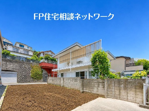外観:毎日のお散歩も快適な緑に恵まれたエリアは伸び伸びスローライフを叶えてくれます。自然豊富な季節の移ろいを身近に感じられる環境でストレスフリーな生活をお送りください。