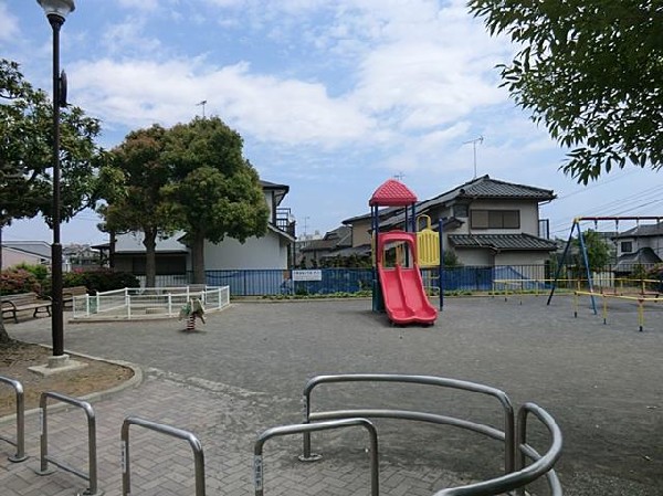 周辺環境:下永谷第四公園(下永谷第四公園まで350m)