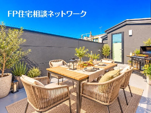 【ルーフバルコニー】  本画像はAIによるステージング加工を施したイメージです。家具・家電・小物等は現地にはなく、販売価格にも含まれません。実際の現況とは異なります。