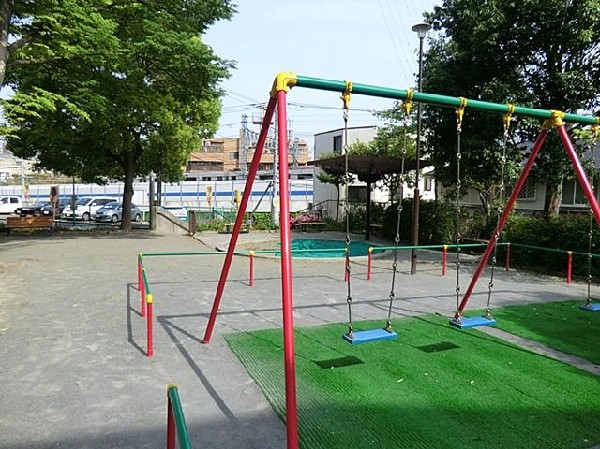 周辺環境:日吉二丁目公園(日吉二丁目公園まで650m)