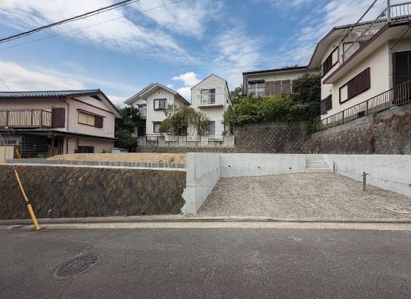 外観:第一種低層住居専用地域の良好な住環境が保たれたエリア