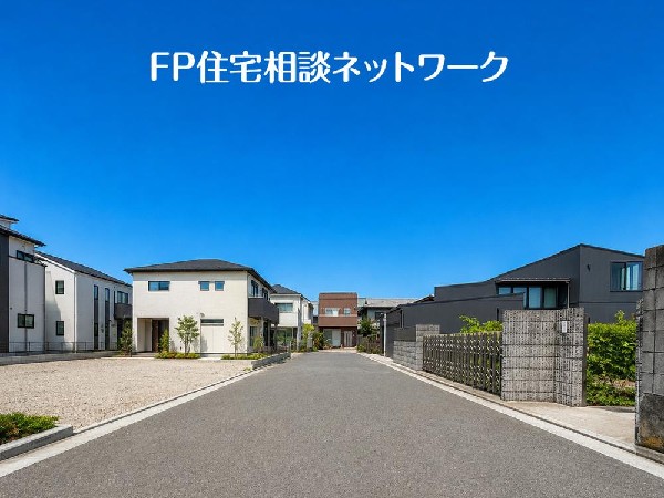 外観:駅徒歩圏という利便性を享受しながら、落ち着いた住環境に寄り添う立地。心地よい陽光と風が、住まいづくりへの期待をやさしく膨らませます。