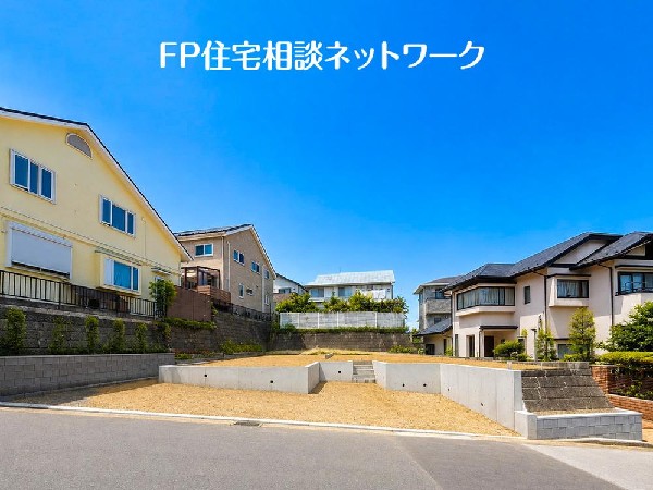 外観:毎日のお散歩も快適な緑に恵まれたエリアは伸び伸びスローライフを叶えてくれます。自然豊富な季節の移ろいを身近に感じられる環境でストレスフリーな生活をお送りください。