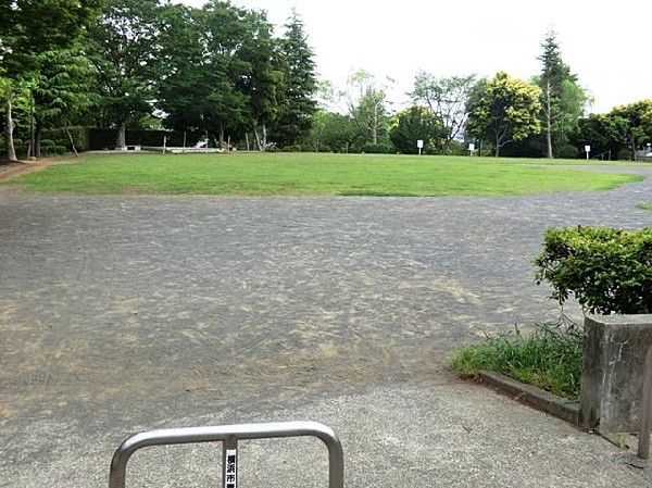 周辺環境:あざみ野東公園(あざみ野東公園まで130m)