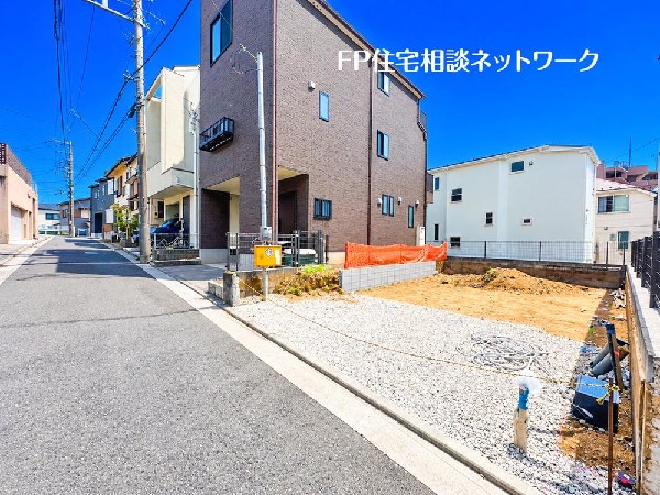 外観:深く豊かな緑と爽快な青い空を感じるまさに横浜に暮らす心地よさを存分に堪能いただける邸宅です。グレードの高い設備仕様が標準装備のデザイン住宅で快適で便利な生活をお送り頂けます。