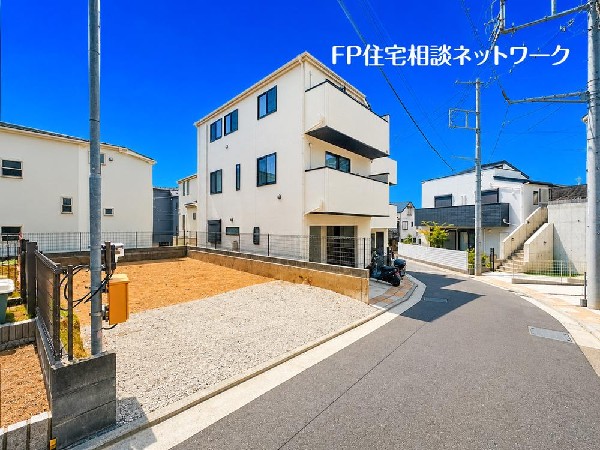 外観:毎日のお散歩も快適な緑に恵まれたエリアは伸び伸びスローライフを叶えてくれます。自然豊富な季節の移ろいを身近に感じられる環境でストレスフリーな生活をお送りください。
