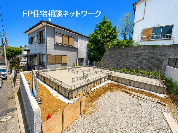 外観:毎日のお散歩も快適な緑に恵まれたエリアは伸び伸びスローライフを叶えてくれます。自然豊富な季節の移ろいを身近に感じられる環境でストレスフリーな生活をお送りください。