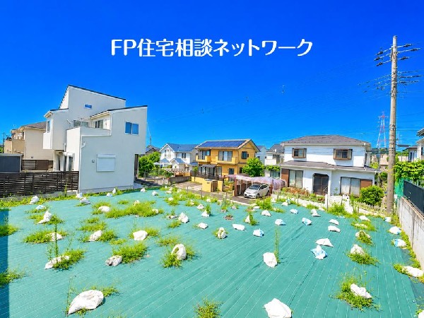 外観:開放感のある現地で、前面道路よりも少し高くなっておりますので、プライベート感も保たれます！高くなっている分、日当りや風通しも良く快適な生活が待っています！