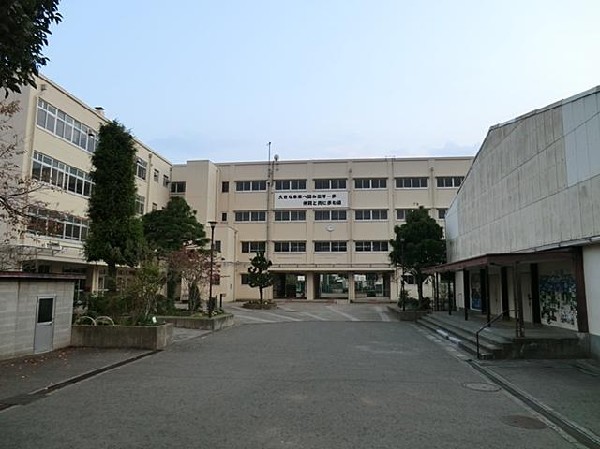 周辺環境:横浜市立舞岡中学校(横浜市立舞岡中学校まで1300m)