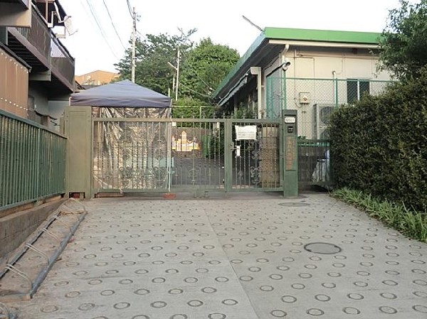 周辺環境:すみれが丘幼稚園(すみれが丘幼稚園まで110m)