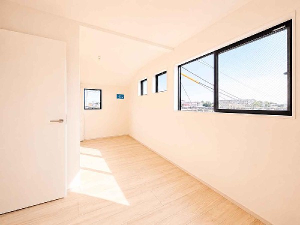 ☆☆日当たり・風通しの良いお部屋☆☆  居室となる空間には毎日しっかりと光が差し込みます♪勉強にお仕事にリラックスに充実した自分の時間をお過ごし下さい♪
