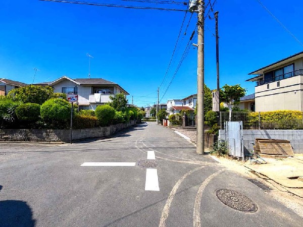 外観:☆☆風通しの良い住宅地☆☆  ゆとりのある住宅地　部屋の窓を開けるとそこには心地よい風が通りぬけます♪