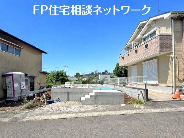 外観:光と風が行わたる開放感あふれる邸宅　春には気持ちの良いそよ風、冬には朝の暖かな光　季節の移り変わりを感じる暮らしを実現