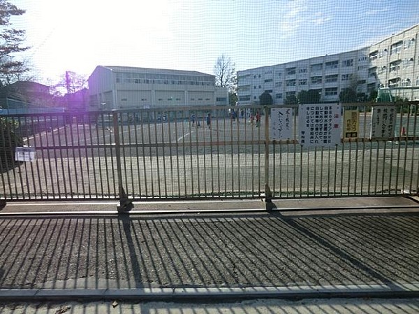 周辺環境:横浜市立小雀小学校(横浜市立小雀小学校まで1300m)