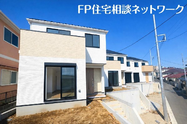 外観:毎日のお散歩も快適な緑に恵まれたエリアは伸び伸びスローライフを叶えてくれます。自然豊富な季節の移ろいを身近に感じられる環境でストレスフリーな生活をお送りください。