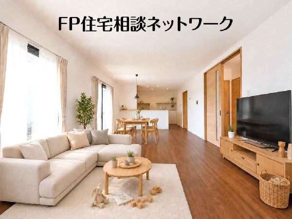 新しい木の香りと真っ白なクロス。そして優しい家族の笑顔。何時間でもここにいたいと思える快適リビング。  ※家具・家電・置物はAIによるイメージ画像です。本物件には付帯しません。