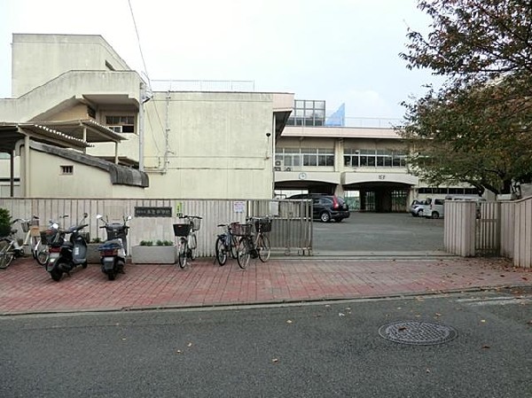 周辺環境:横浜市立本宿中学校(横浜市立本宿中学校まで1700m 中学校近くで通学安心です♪)