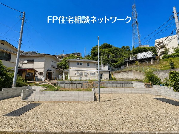 外観:良好な住環境が保たれたエリア。低層の一戸建を中心とした街並みが整然と続き周辺は高い建物が建っておらず、採光や開放性に恵まれ、空が広く緑の多い閑静な趣を感じる環境です。