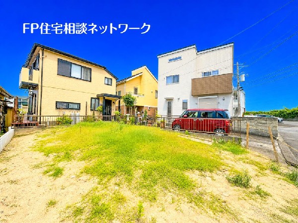 外観:毎日のお散歩も快適な緑に恵まれたエリアは伸び伸びスローライフを叶えてくれます。自然豊富な季節の移ろいを身近に感じられる環境でストレスフリーな生活をお送りください。