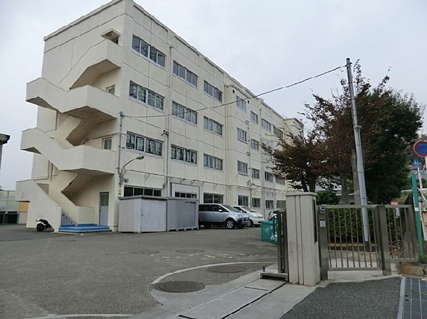 周辺環境:横浜市立小菅ケ谷小学校