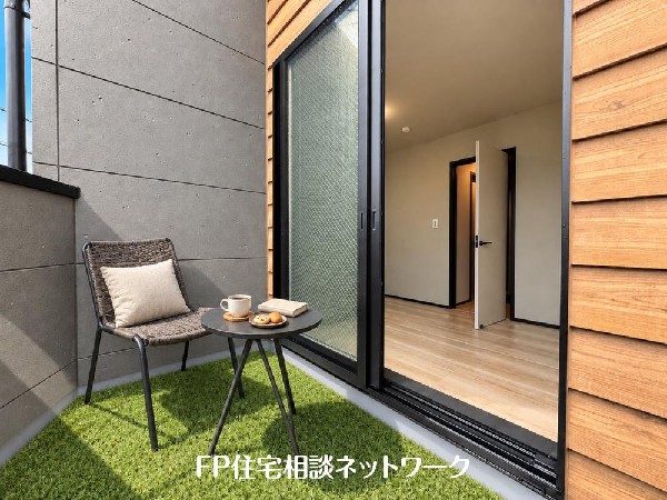 （本画像はCGで作成しており、実際に現地に人工芝はおかれておりません。また価格に人工芝は含まれておりません。）