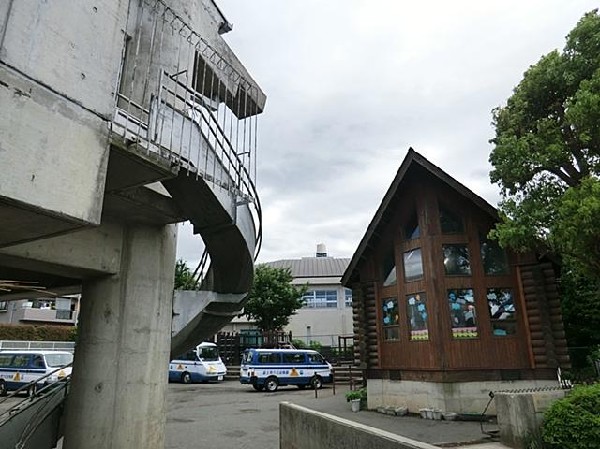周辺環境:冨士見ヶ丘幼稚園(冨士見ヶ丘幼稚園まで800m)