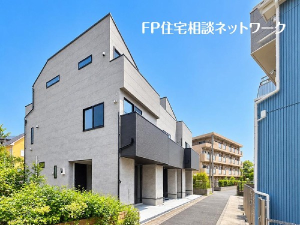 外観:毎日のお散歩も快適な緑に恵まれたエリアは伸び伸びスローライフを叶えてくれます。自然豊富な季節の移ろいを身近に感じられる環境でストレスフリーな生活をお送りください。