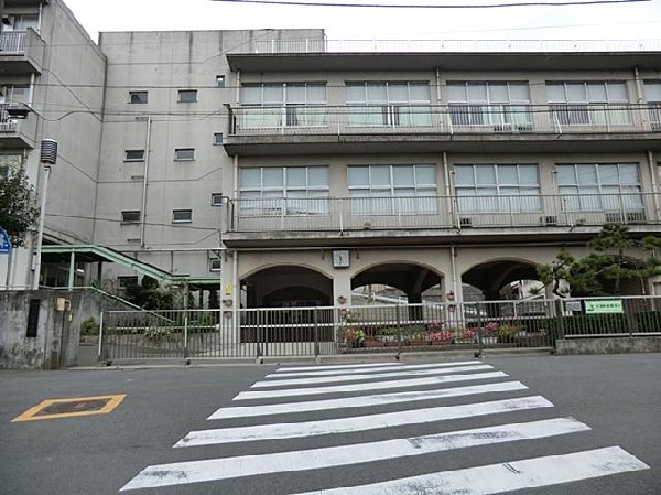 周辺環境:横浜市立老松中学校(横浜市立老松中学校まで1200m)