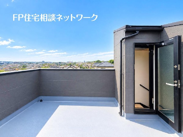 人目が気にならない庭のような屋上スカイバルコニーは、おうちキャンプやお子様の遊び場など、家族の絆を深めることのできる大切な空間になることでしょう！