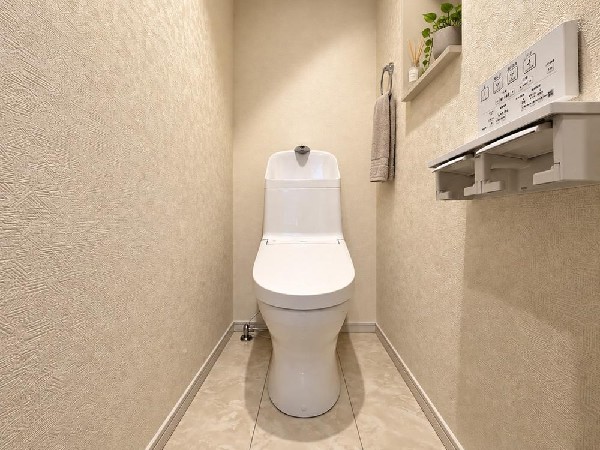 洗浄機能付き便座を標準装備。便座保温機能もあるので寒い季節も安心です♪（本画像はCGで作成しており、実際に現地に家具はおかれておりません。また価格に家具は含まれておりません。）