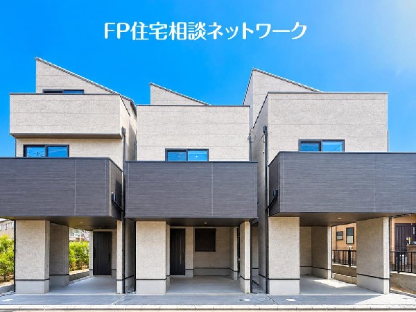 外観:深く豊かな緑と爽快な青い空を感じるまさに横浜に暮らす心地よさを存分に堪能いただける邸宅です。グレードの高い設備仕様が標準装備のデザイン住宅で快適で便利な生活をお送り頂けます。