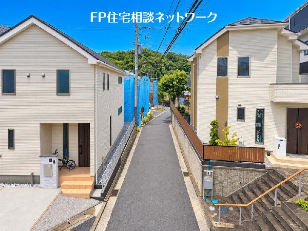 外観:多棟現場ですのでお子様の友達作りやご近所付き合いがしやすい環境です♪