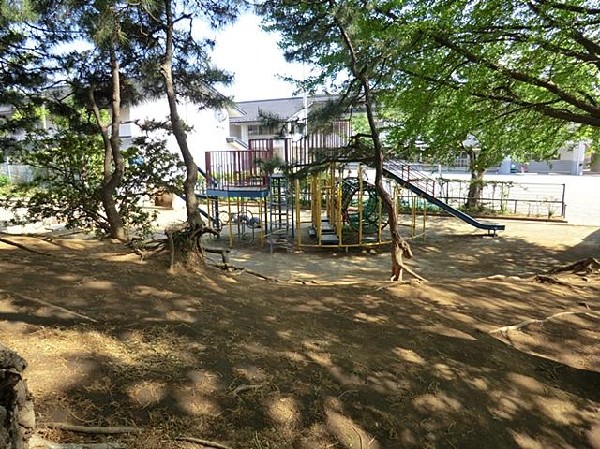 周辺環境:三王山公園(三王山公園まで300m)