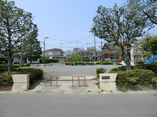 周辺環境:本郷台二丁目公園(本郷台二丁目公園まで350m)