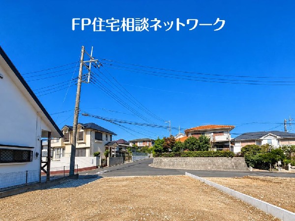 外観:光と風を身近に感じる、開放感あるロケーション。穏やかな街並みに包まれながら、日々を心豊かに彩る暮らしがここから始まります。