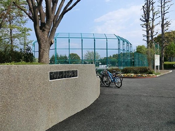 周辺環境:八木中央公園(八木中央公園まで600m)