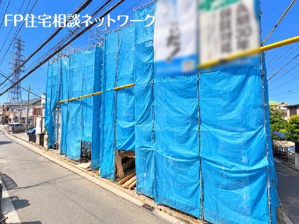 外観:四季を通じて自然と触れ合えるスポットが周辺には盛りだくさん！お散歩やジョギング、週末のご家族での遊びに最適です。目の前に広がる開放感とゆとり、暮らしの夢を育む理想の住まいがここにはあります。