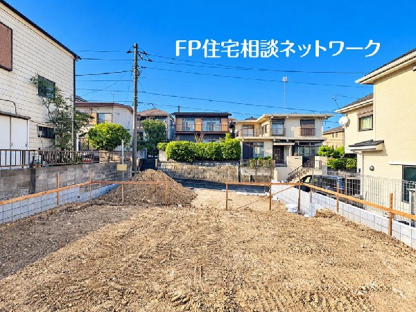 外観:四季を通じて自然と触れ合えるスポットが周辺には盛りだくさん！お散歩やジョギング、週末のご家族での遊びに最適です。目の前に広がる開放感とゆとり、暮らしの夢を育む理想の住まいがここにはあります。