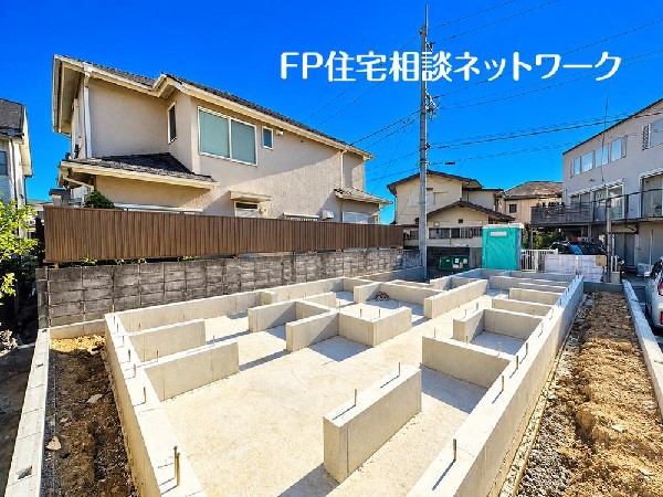 外観:深く豊かな緑と爽快な青い空を感じるまさに横浜に暮らす心地よさを存分に堪能いただける邸宅です。グレードの高い設備仕様が標準装備のデザイン住宅で快適で便利な生活をお送り頂けます。