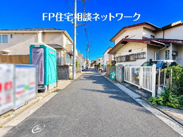 外観:現地周辺はフラットな住環境です。日頃のお買い物やお子さんの送り迎えなど、日常生活における移動が苦になりません。