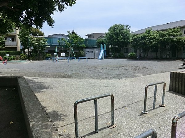 周辺環境:大岡三丁目公園(大岡三丁目公園まで400ｍ)