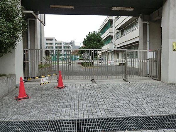 周辺環境:横浜市立岡野中学校(横浜市立岡野中学校まで670m)