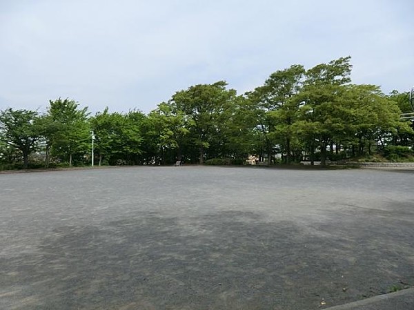 周辺環境:桂山公園(桂山公園まで600m)