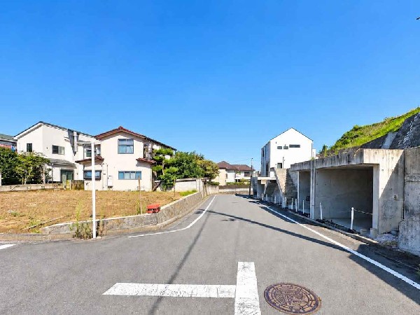 外観:☆☆風通しの良い住宅地☆☆  ゆとりのある住宅地　部屋の窓を開けるとそこには心地よい風が通りぬけます♪