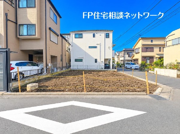 外観:深く豊かな緑と爽快な青い空を感じるまさに横浜に暮らす心地よさを存分に堪能いただける邸宅です。グレードの高い設備仕様が標準装備のデザイン住宅で快適で便利な生活をお送り頂けます。