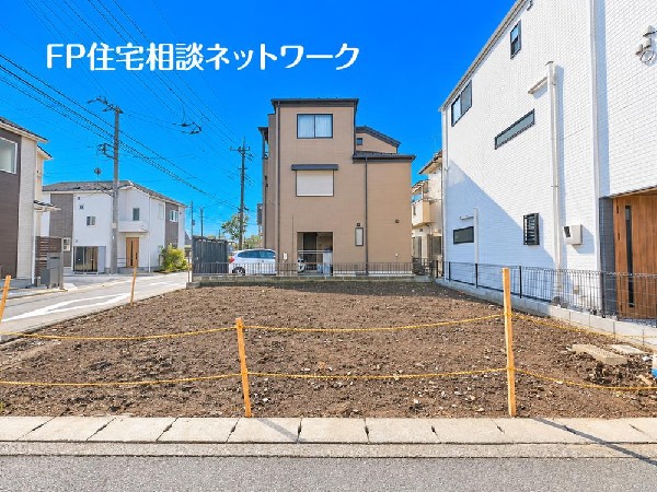 外観:好な住環境が保たれたエリア。低層の一戸建を中心とした街並みが整然と続き周辺は高い建物が建っておらず、採光や開放性に恵まれ、空が広く緑の多い閑静な趣を感じる環境です。
